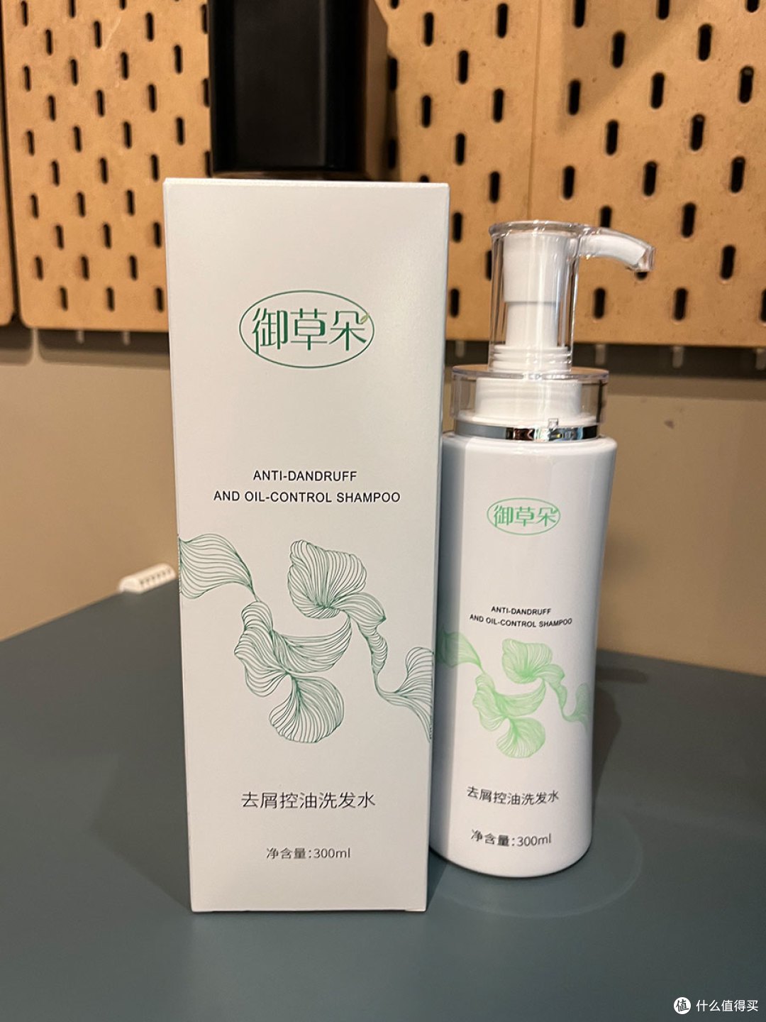 整理了下浴室置物架,今年反复拿起来用的几瓶防脱洗发水