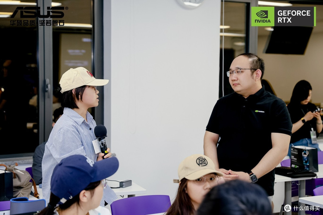 华硕ProArt创16 RTX 50系列笔记本走进清华大学校园公开课