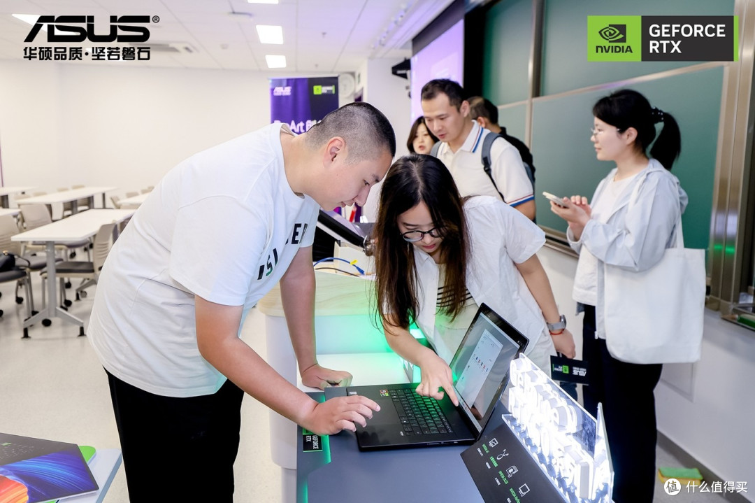 华硕ProArt创16 RTX 50系列笔记本走进清华大学校园公开课