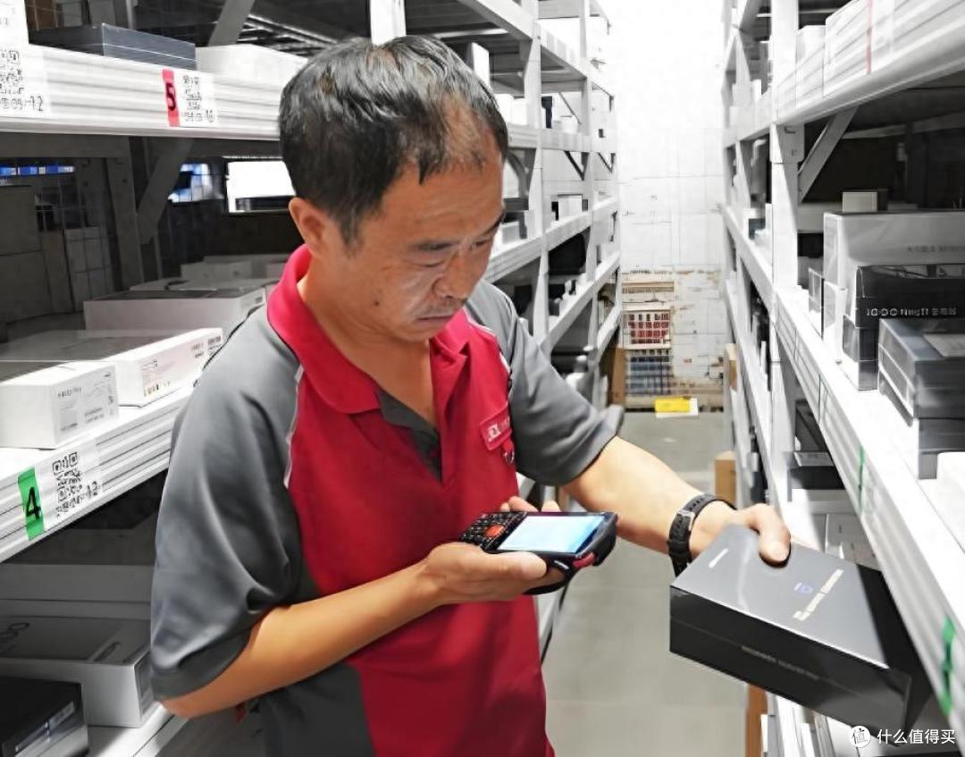 8倍暴涨的真相:华为Mate 90卖的不是手机,是一种情绪?