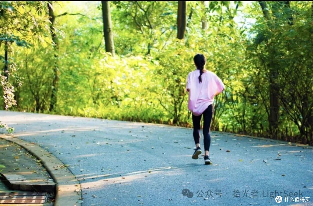 长期只跑步,不练力量的人,最后大多会走到这一步
