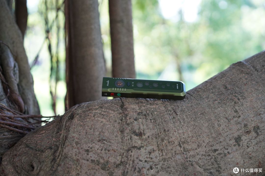 EDC 也可以更出彩,让Fenix E08R UE给你的 EDC 增光添色!
