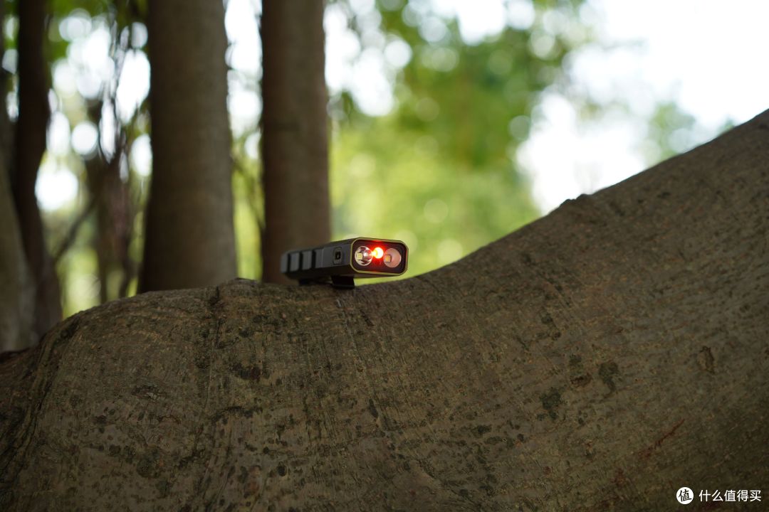 EDC 也可以更出彩,让Fenix E08R UE给你的 EDC 增光添色!