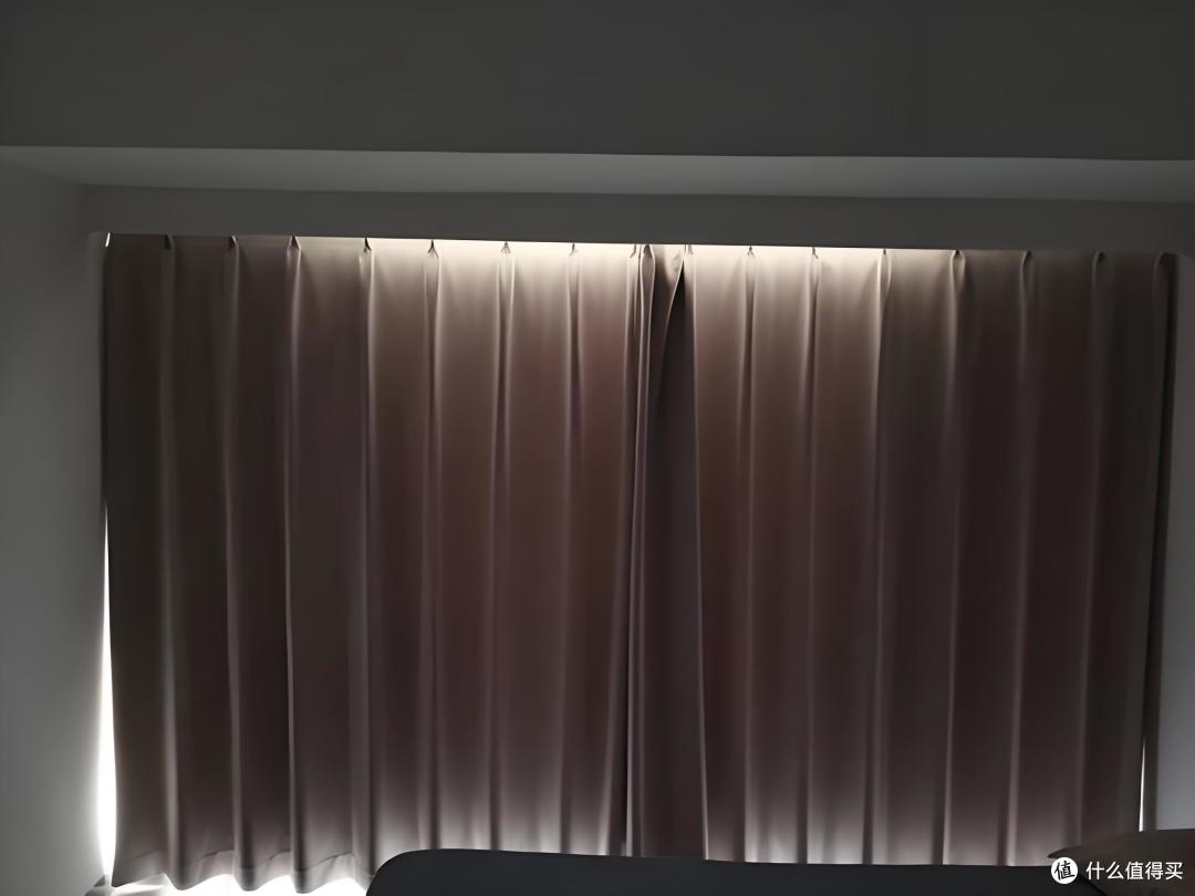 窗帘遮不遮光,布只是其中之一,这四个方向没封住照样漏
