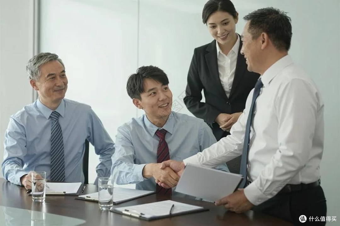3499元秒光、黄牛炒到3.6万的AI手机,为何一夜变“板砖”?