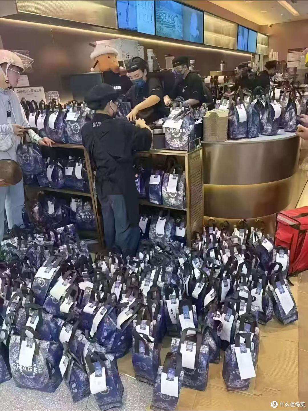 奥迪全系买一赠一,结果只是送车模,霸王茶姬赢麻了!