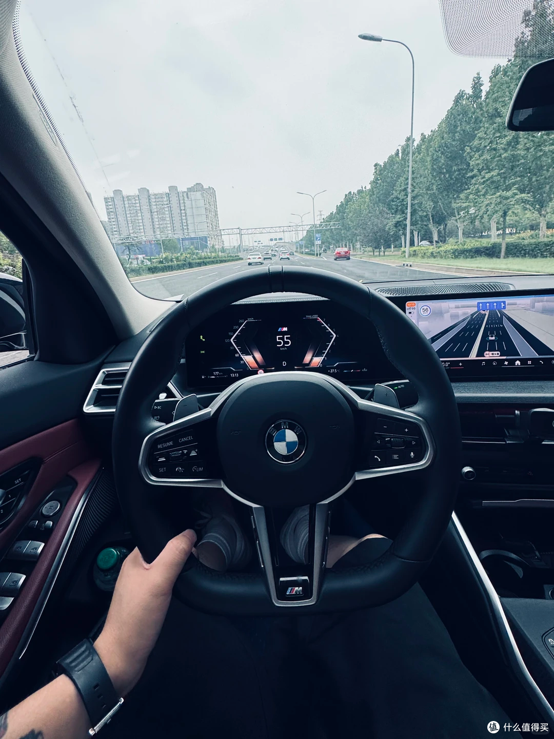 存钱明明那么难，为什么街上三十万的车到处都是?