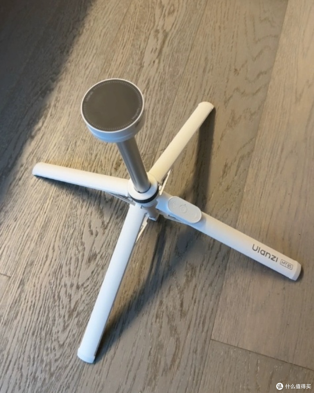旅拍神器,触地即开太省心——优篮子 MT85 小火炬二代自拍杆