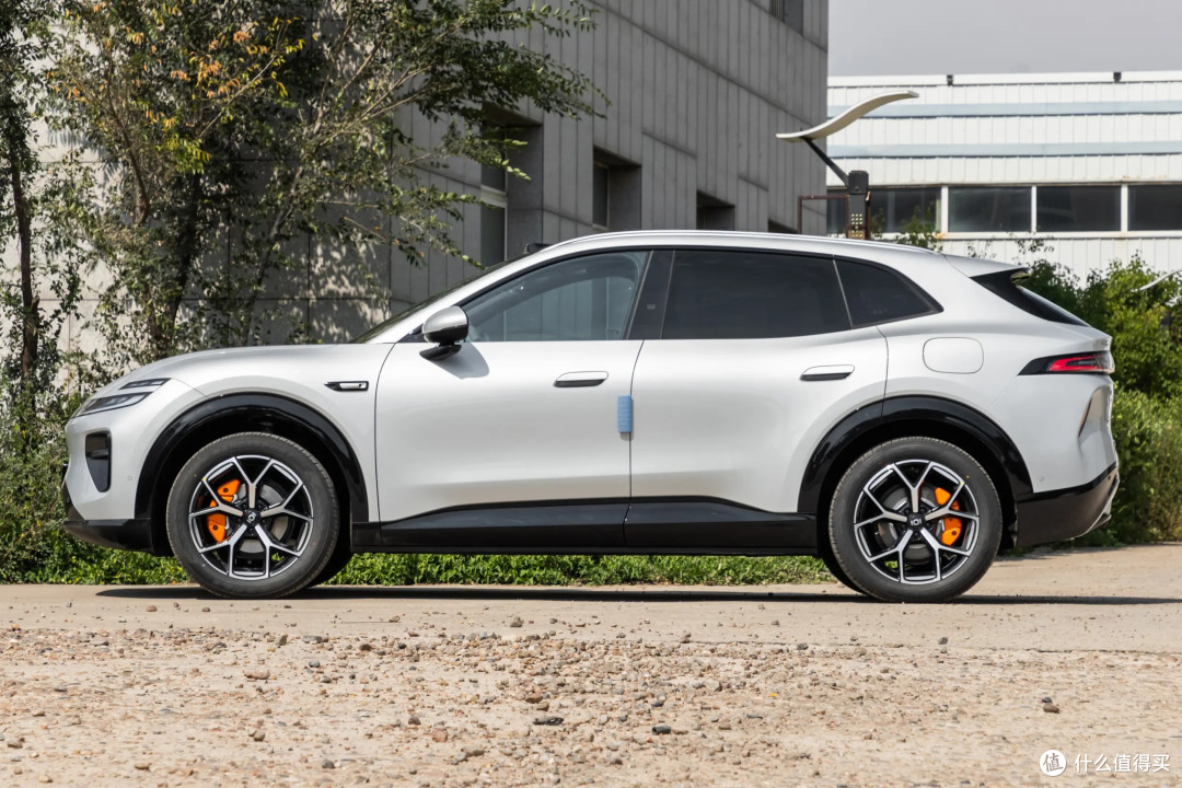 价差3000元,实测长安启源Q06对上海狮06EV,你选谁?