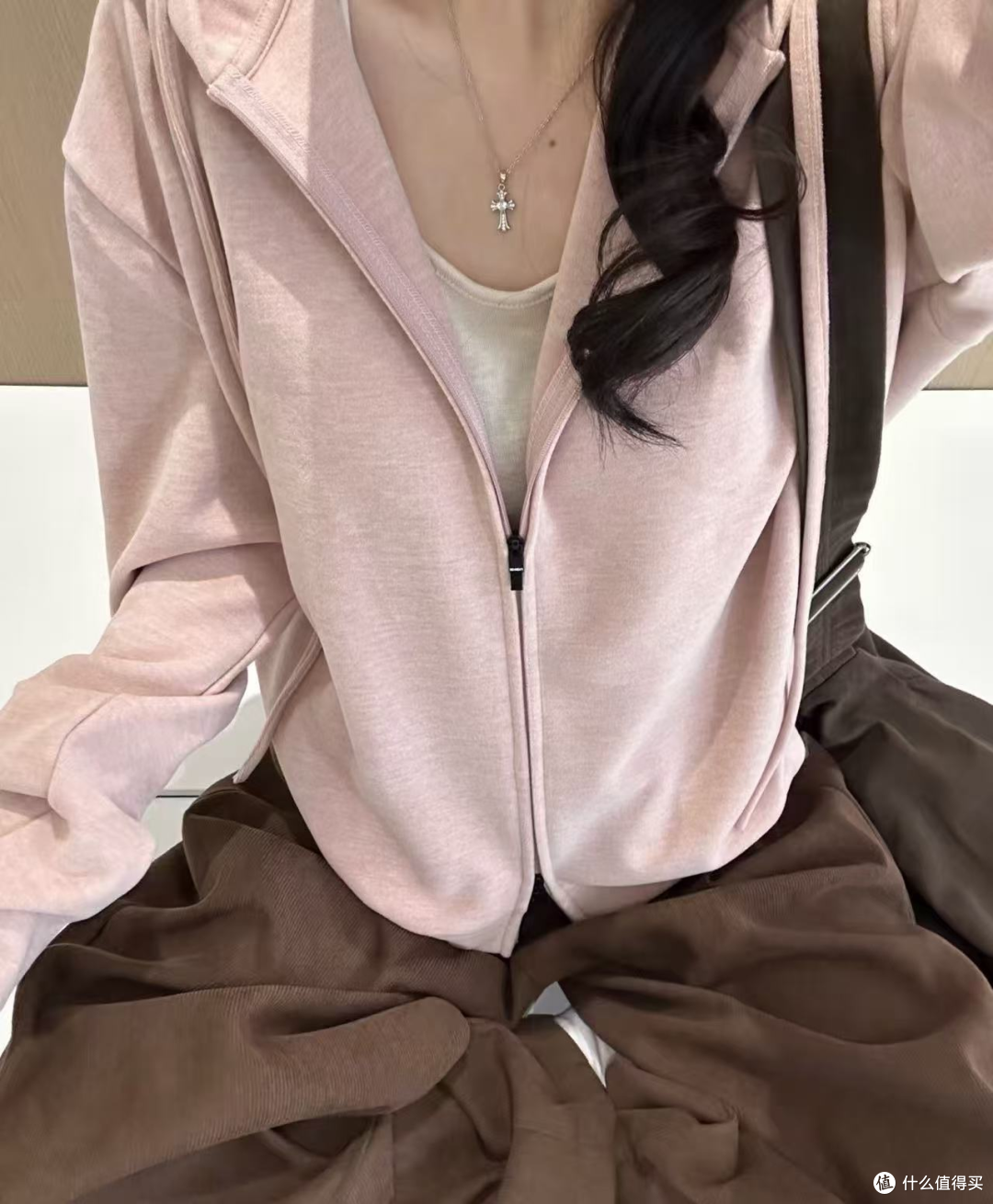 帮我找找这个温柔粉调德绒连帽开衫