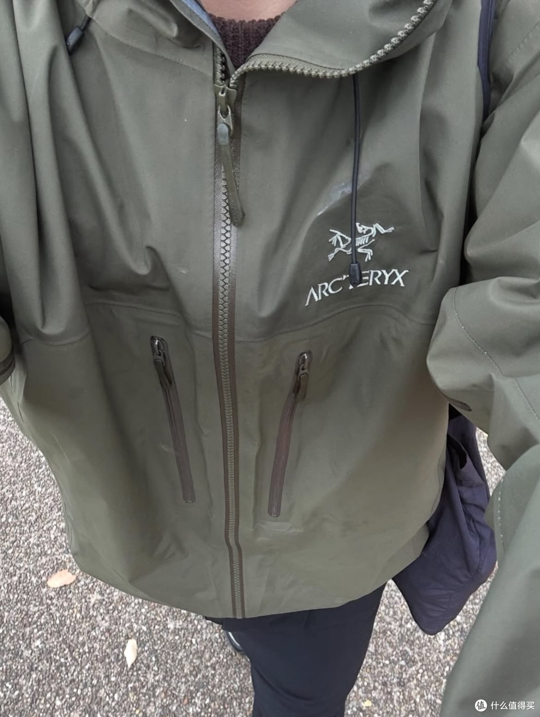 上万块的始祖鸟,只有5%是自己缝的,剩下的95%来自这些工厂