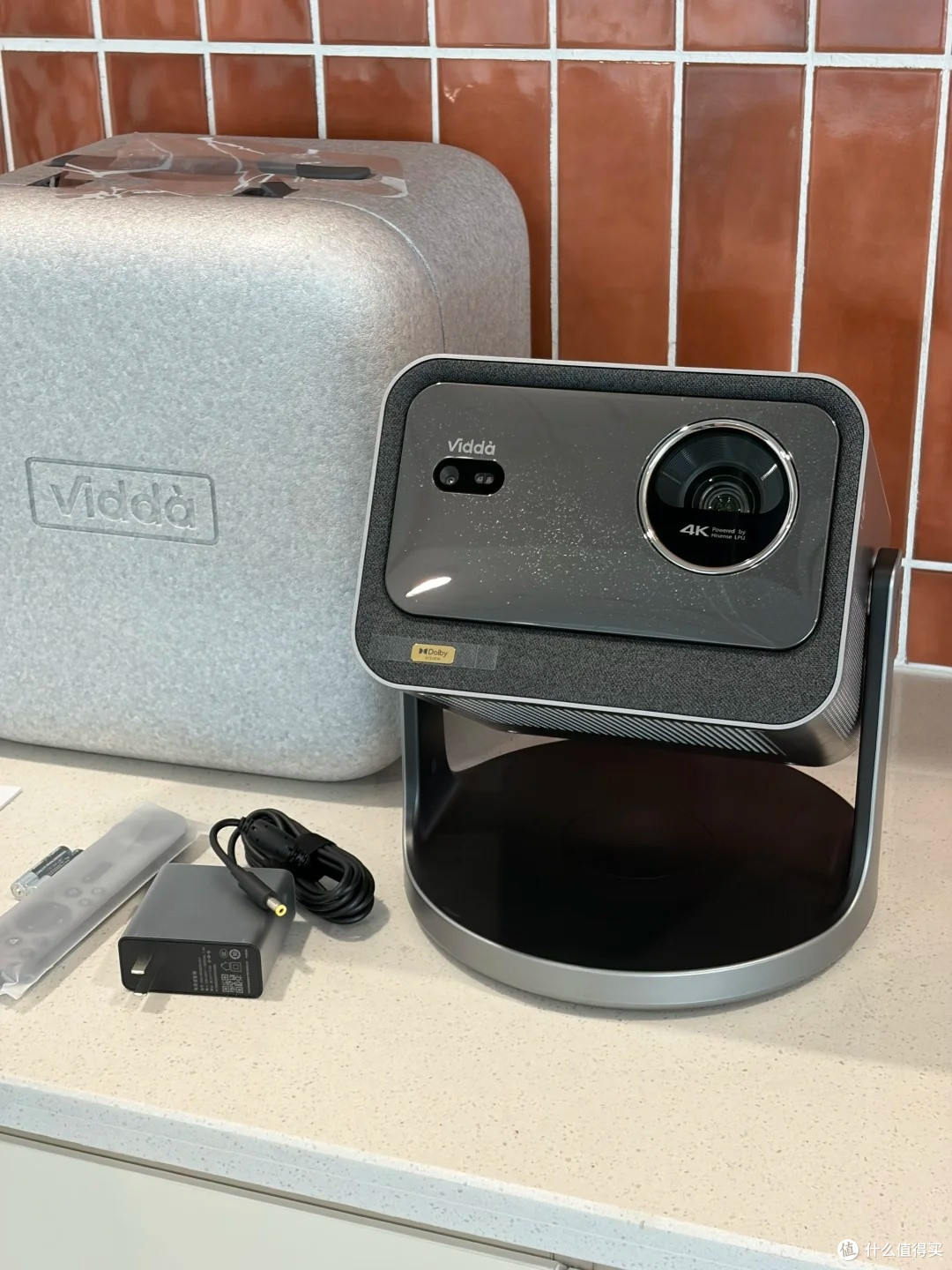 别再搬着投影挪位置了!Vidda C5Pro 实测:360° 云台是真的香