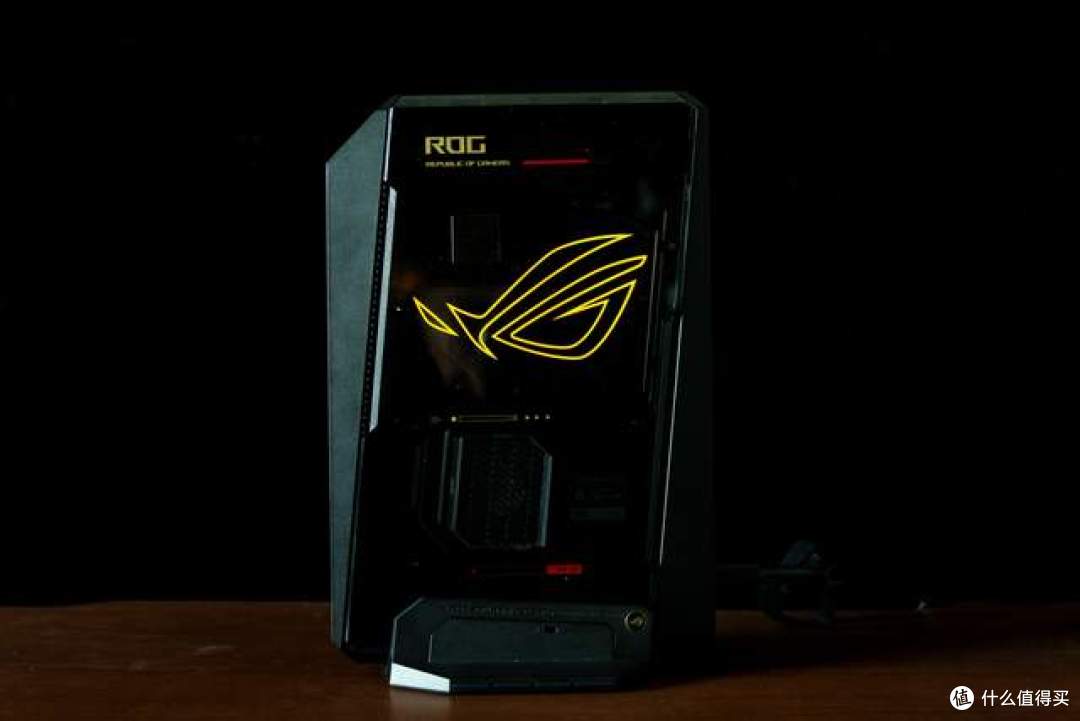 「世·多·奇·物」 ROG NUC 20周年版开箱:游戏、AI & 功耗解锁