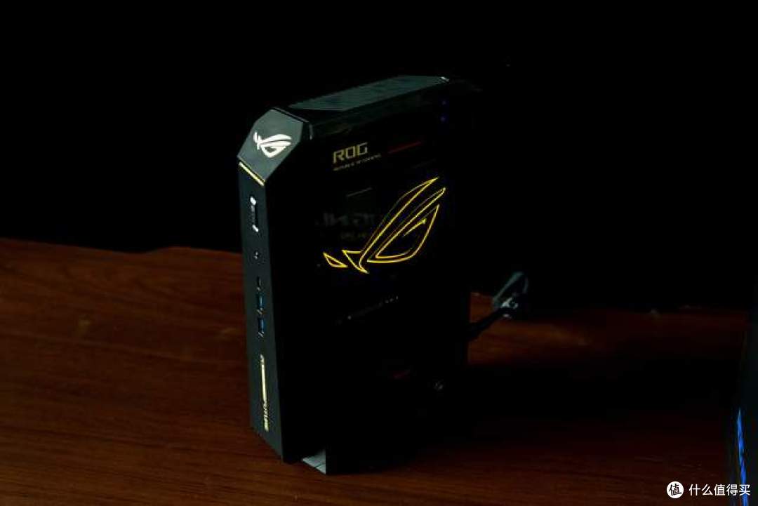 「世·多·奇·物」 ROG NUC 20周年版开箱:游戏、AI & 功耗解锁
