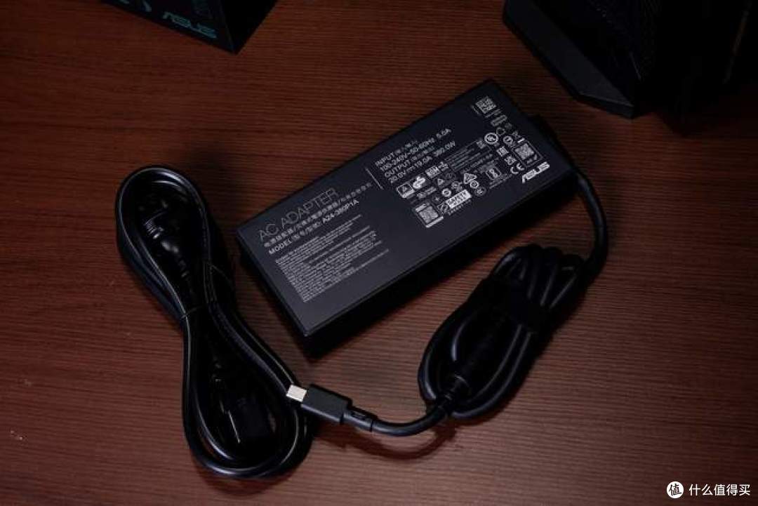「世·多·奇·物」 ROG NUC 20周年版开箱:游戏、AI & 功耗解锁