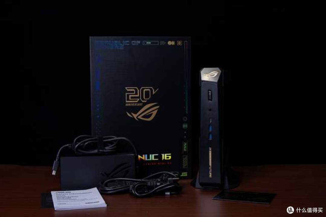 「世·多·奇·物」 ROG NUC 20周年版开箱:游戏、AI & 功耗解锁