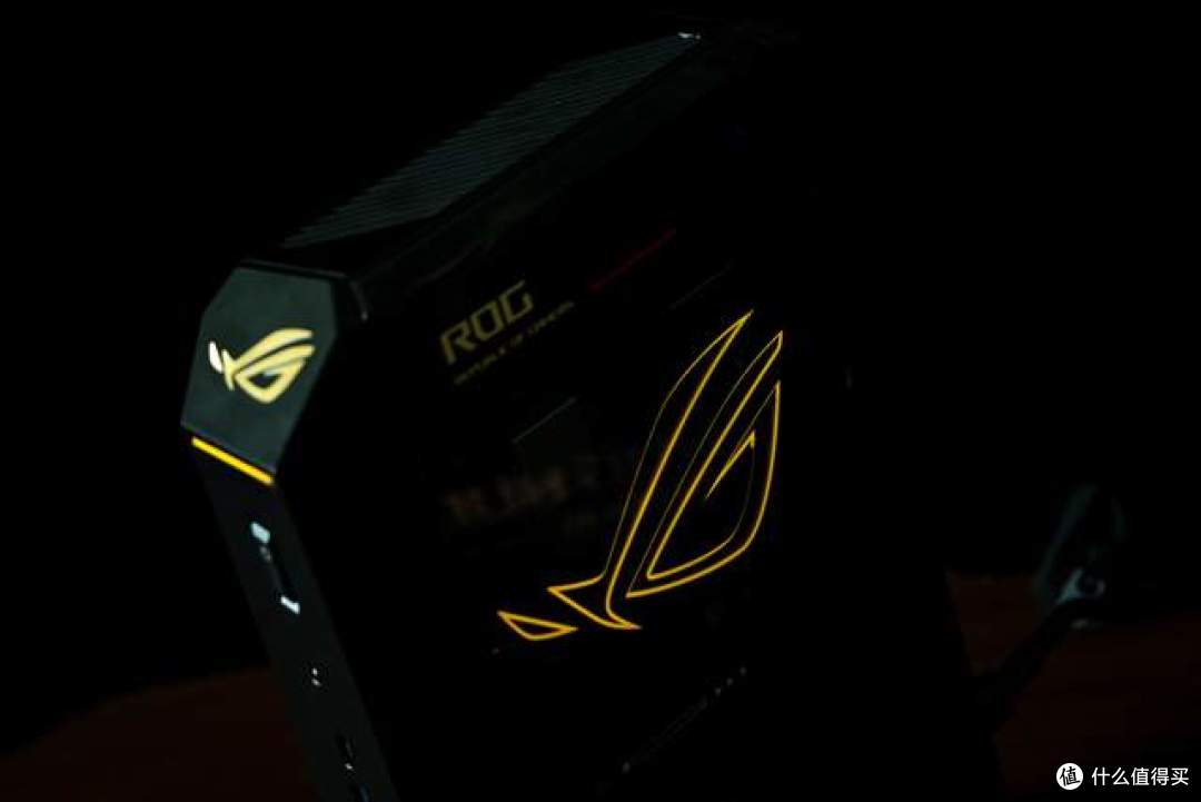 「世·多·奇·物」 ROG NUC 20周年版开箱:游戏、AI & 功耗解锁