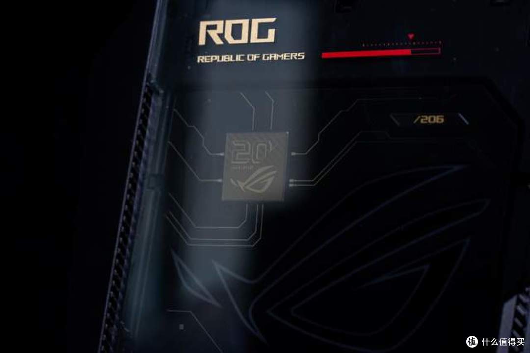 「世·多·奇·物」 ROG NUC 20周年版开箱:游戏、AI & 功耗解锁