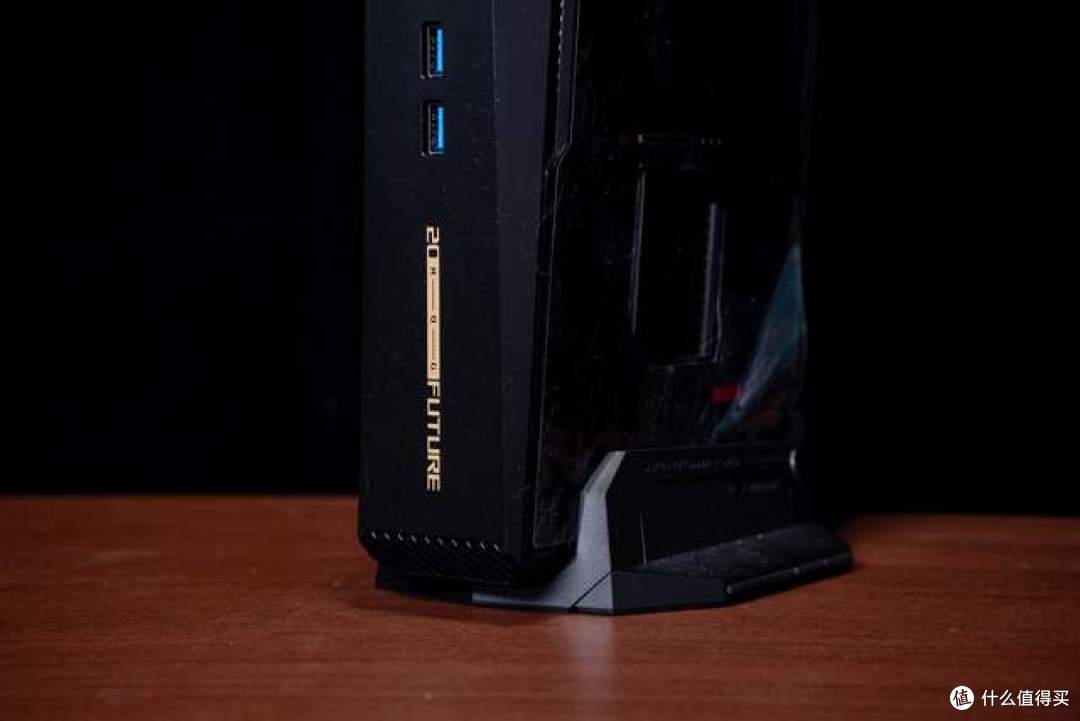 「世·多·奇·物」 ROG NUC 20周年版开箱:游戏、AI & 功耗解锁