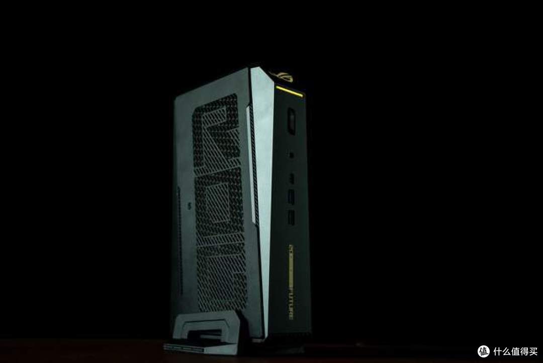 「世·多·奇·物」 ROG NUC 20周年版开箱:游戏、AI & 功耗解锁