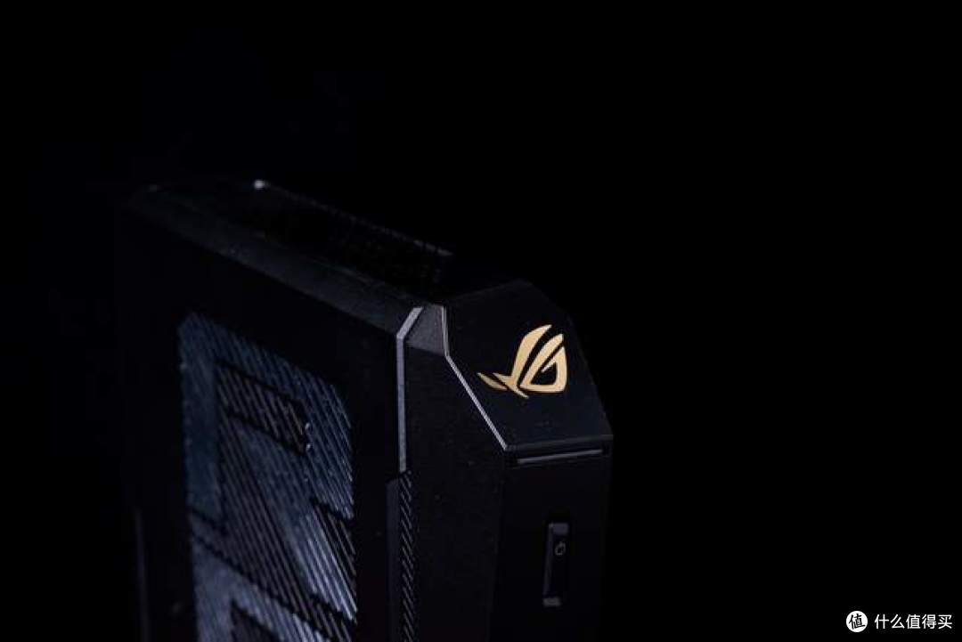 「世·多·奇·物」 ROG NUC 20周年版开箱:游戏、AI & 功耗解锁