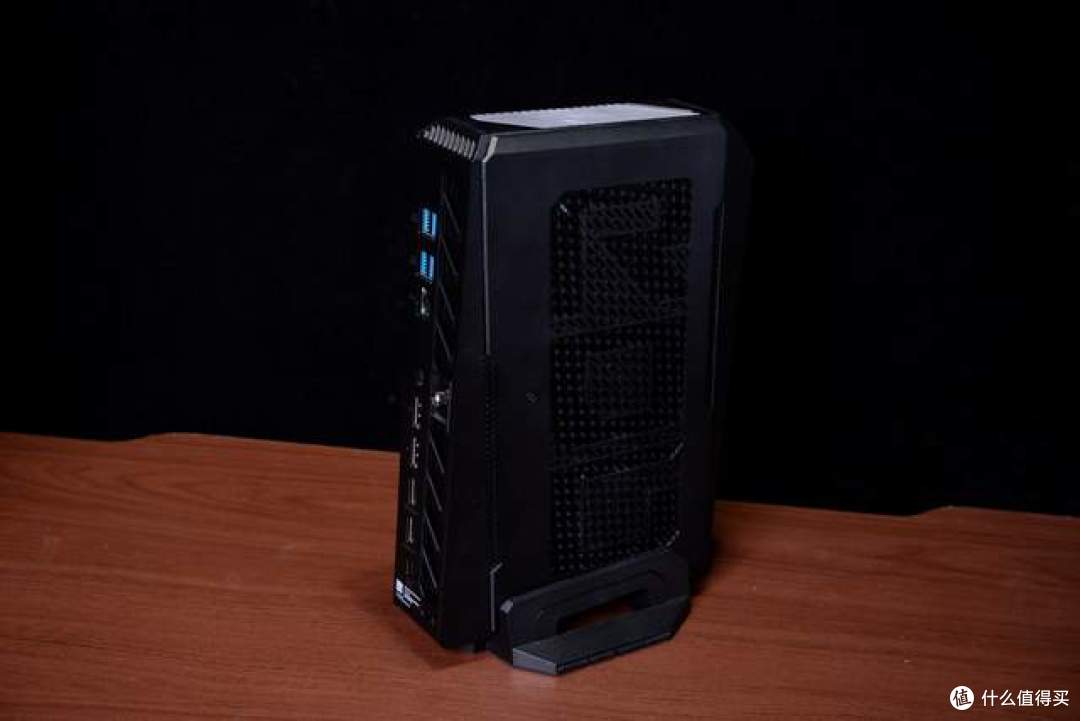 「世·多·奇·物」 ROG NUC 20周年版开箱:游戏、AI & 功耗解锁