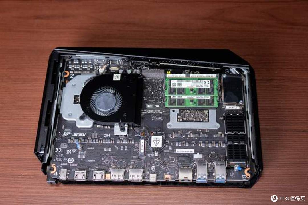 「世·多·奇·物」 ROG NUC 20周年版开箱:游戏、AI & 功耗解锁