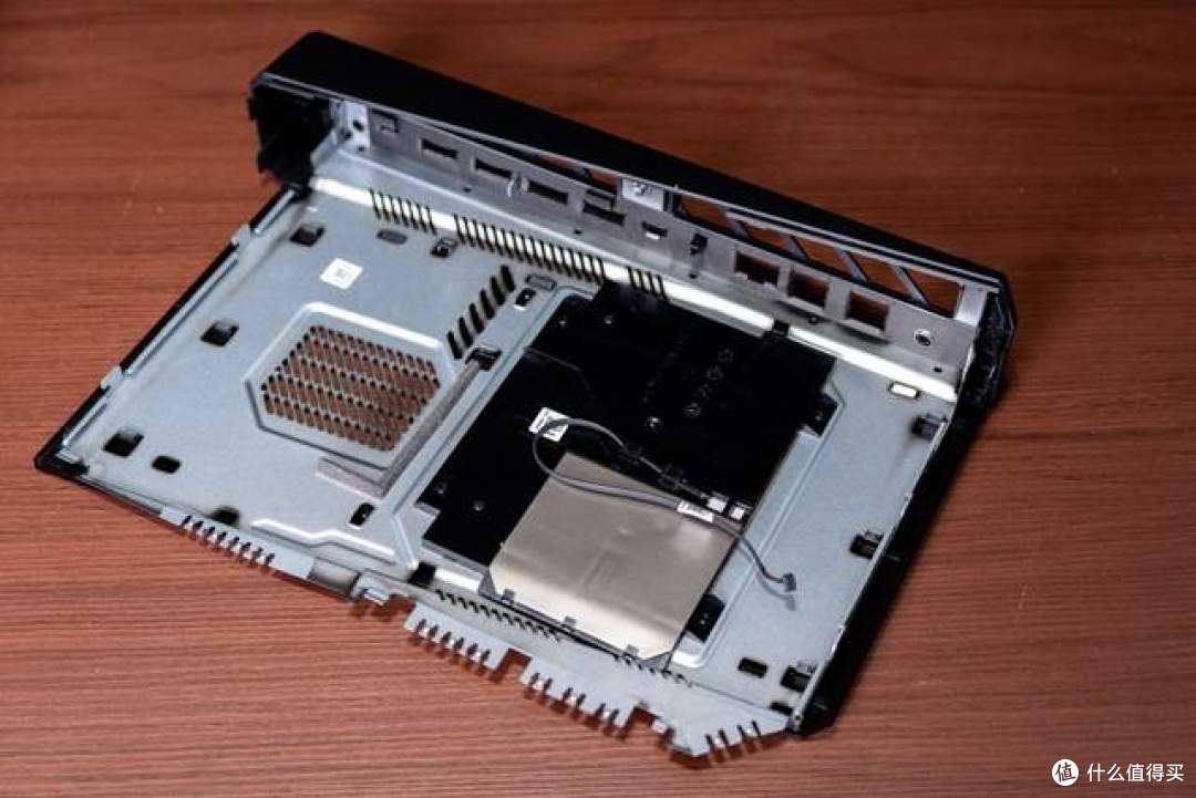 「世·多·奇·物」 ROG NUC 20周年版开箱:游戏、AI & 功耗解锁