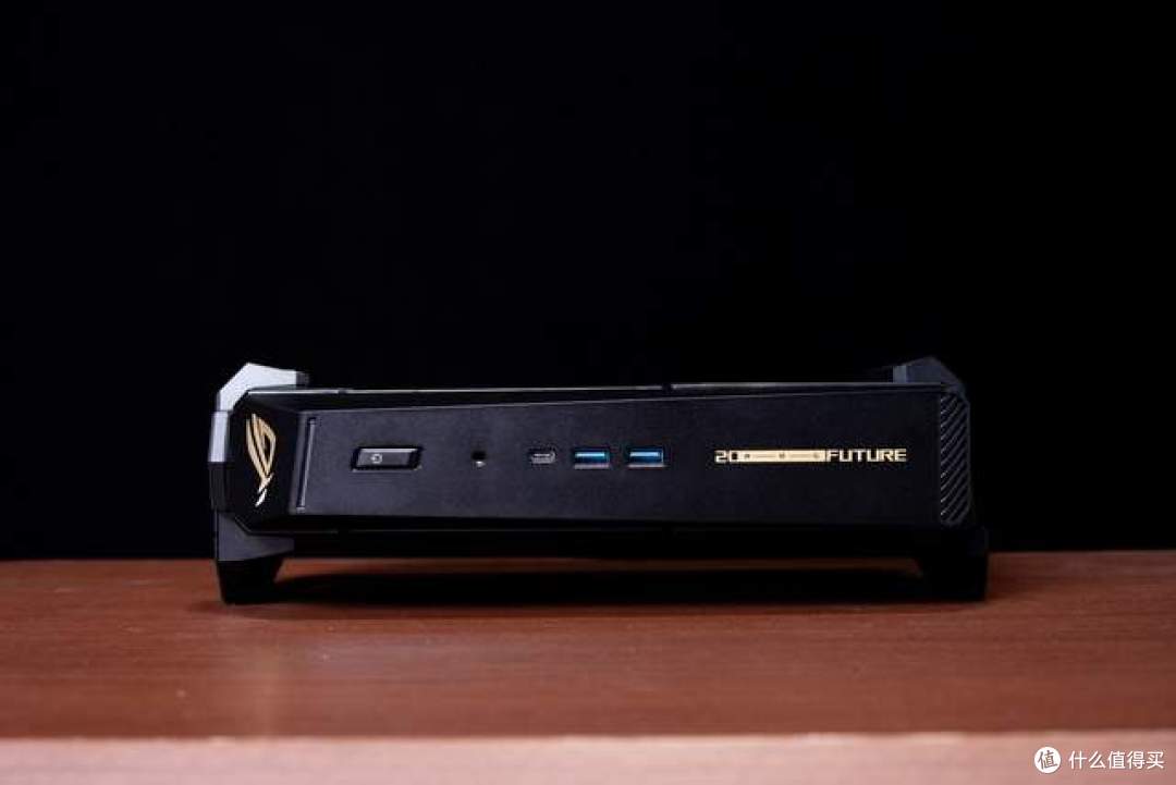 「世·多·奇·物」 ROG NUC 20周年版开箱:游戏、AI & 功耗解锁