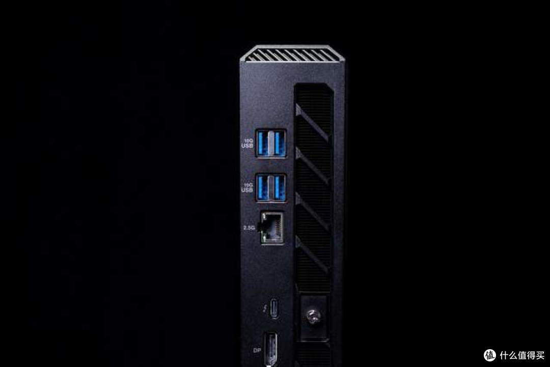 「世·多·奇·物」 ROG NUC 20周年版开箱:游戏、AI & 功耗解锁
