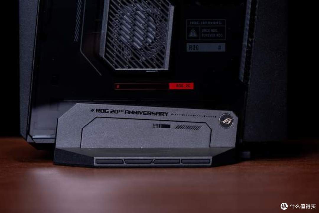 「世·多·奇·物」 ROG NUC 20周年版开箱:游戏、AI & 功耗解锁