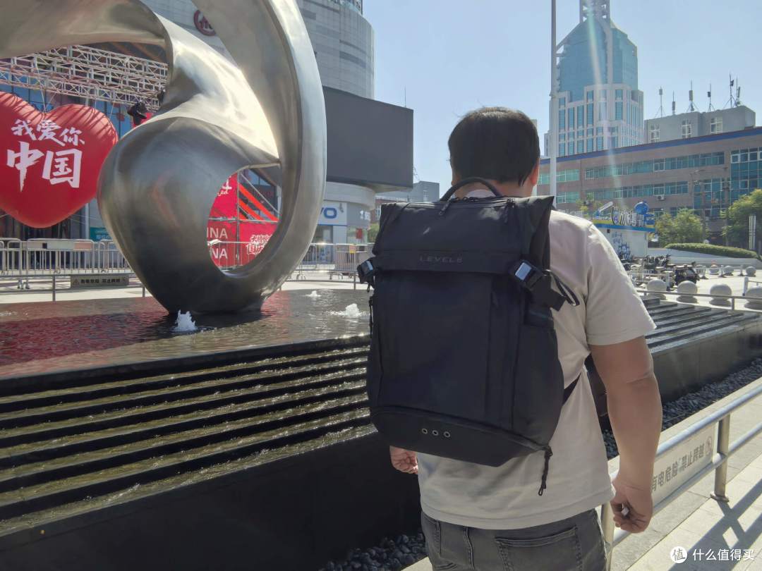 实测地平线8号轻旅行双肩包,出差商旅户外一包搞定