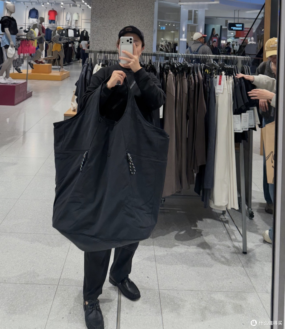 80L的包装下一个成年人,lululemon这只"雷霆大包"到底在卖什么?