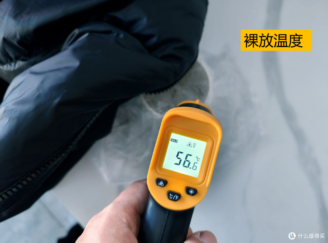 千元羽绒配置,208g充绒量+90%大朵纯鸭绒填充,VBREX羽绒服实测