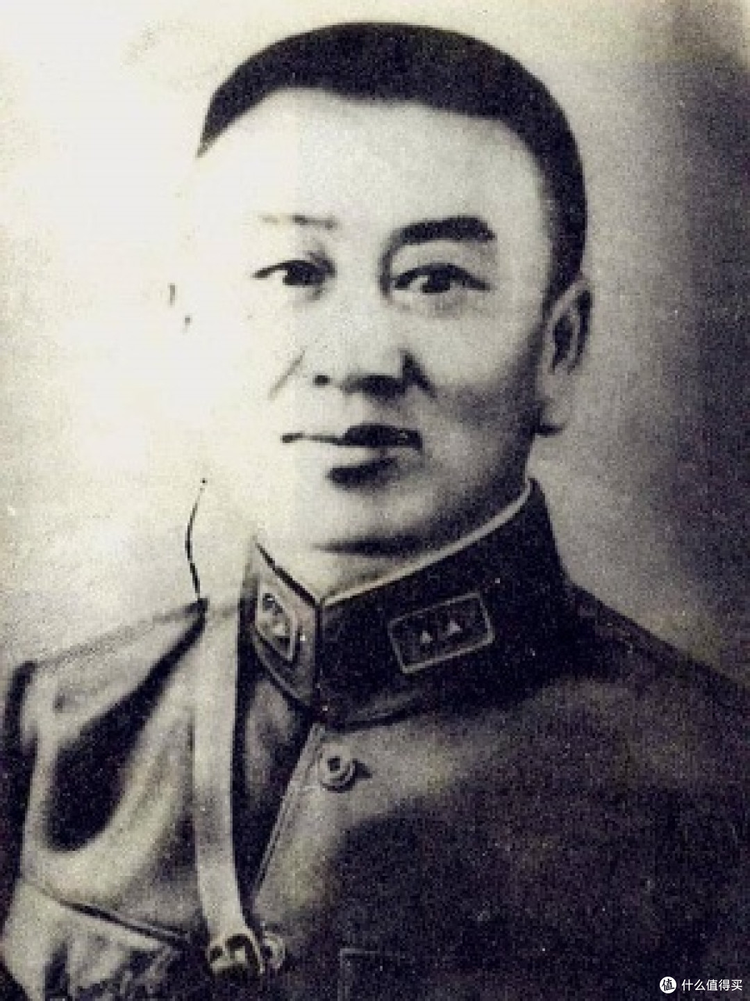 守满松江三日的中将军长，死后被自己人通缉了48年