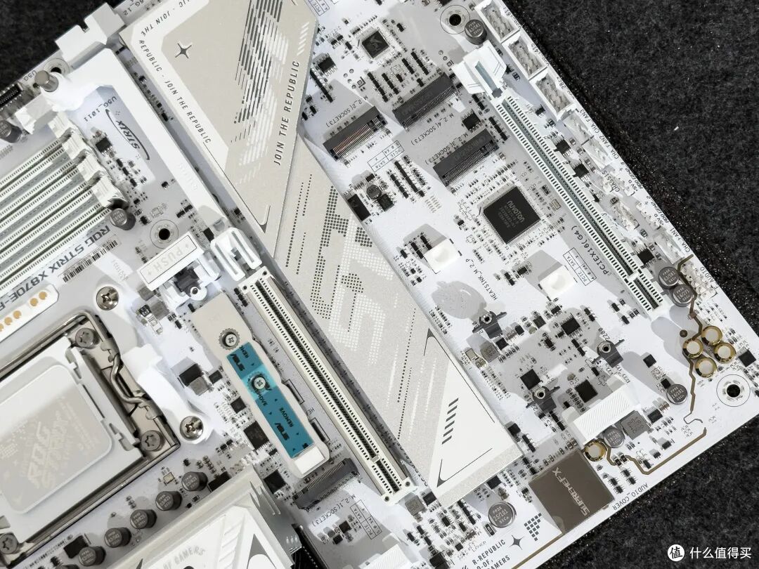 纯白颜值,黑科技加持!游戏玩家专属电竞主板ROG X870E吹雪NEO