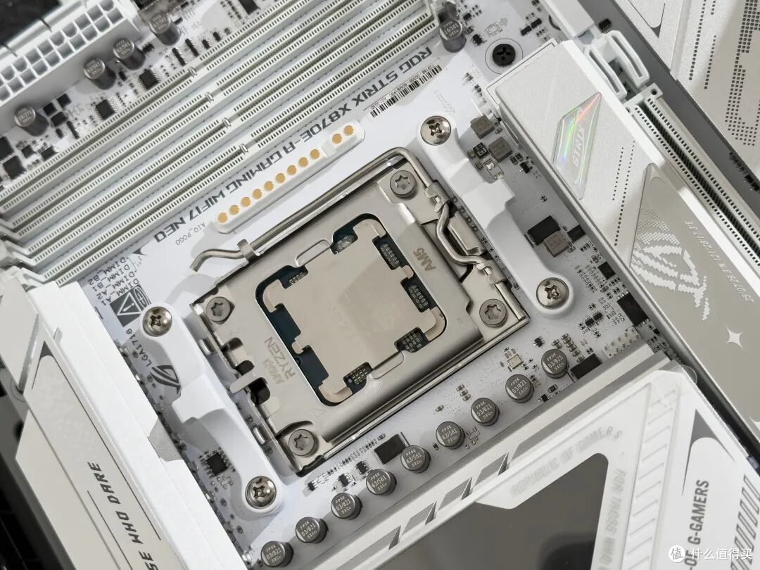 纯白颜值,黑科技加持!游戏玩家专属电竞主板ROG X870E吹雪NEO