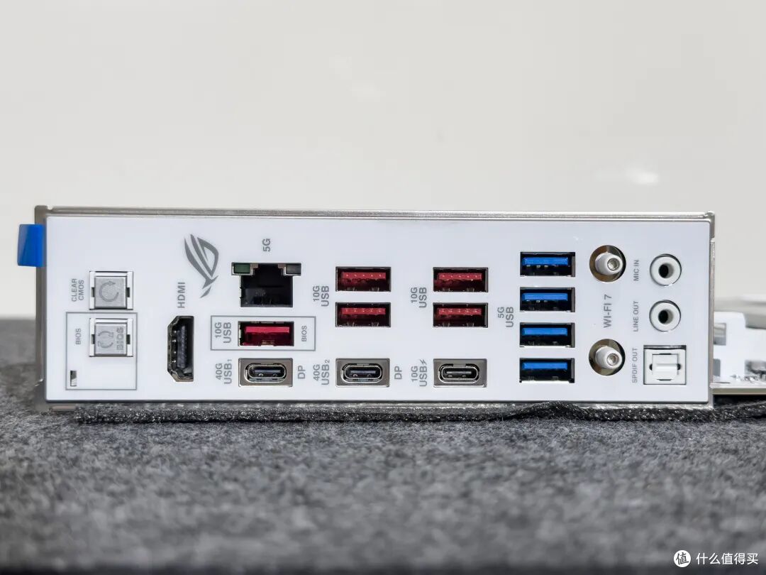 纯白颜值,黑科技加持!游戏玩家专属电竞主板ROG X870E吹雪NEO