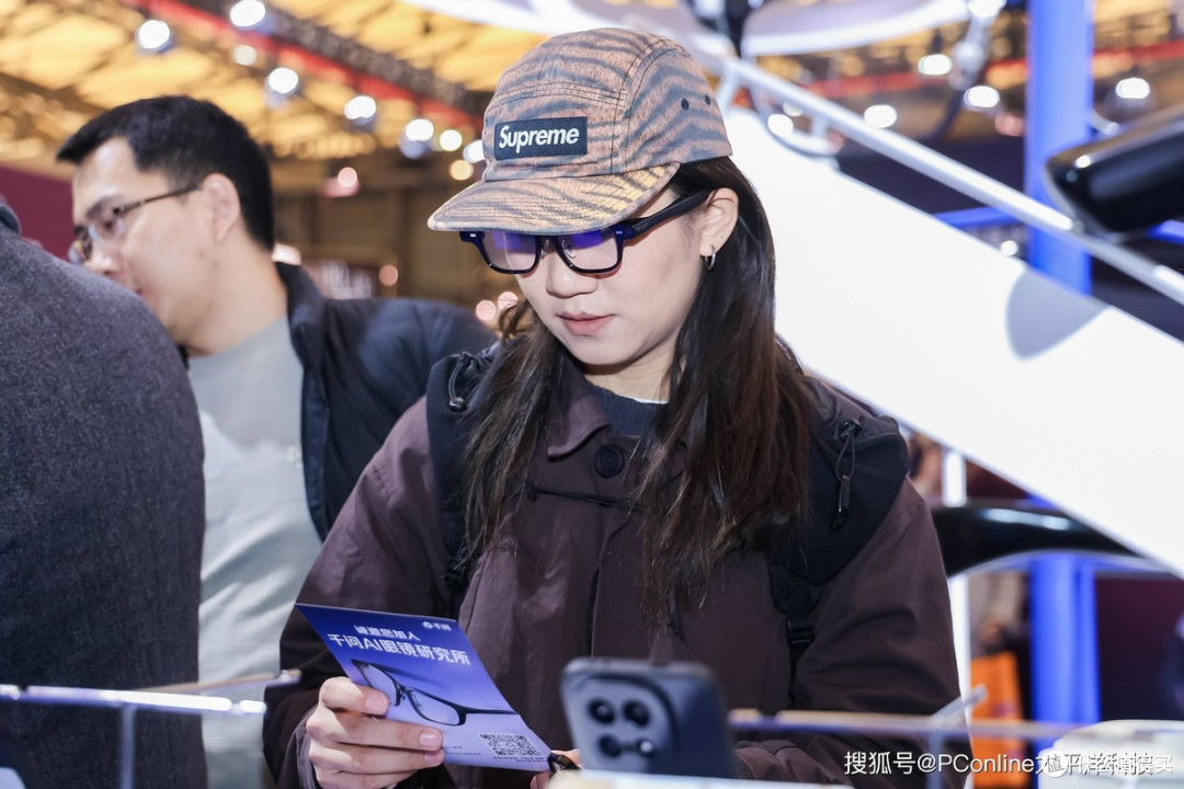 国补后2218元，阿里千问AI眼镜开卖，但我劝你先想清楚一件事