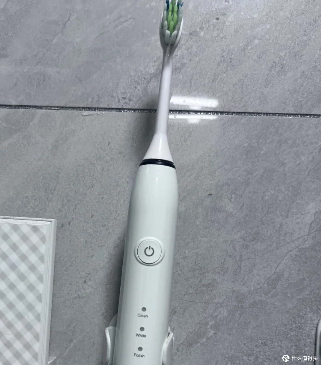 长期使用电动牙刷会导致牙釉质变薄、牙龈萎缩出血?口腔护理误区