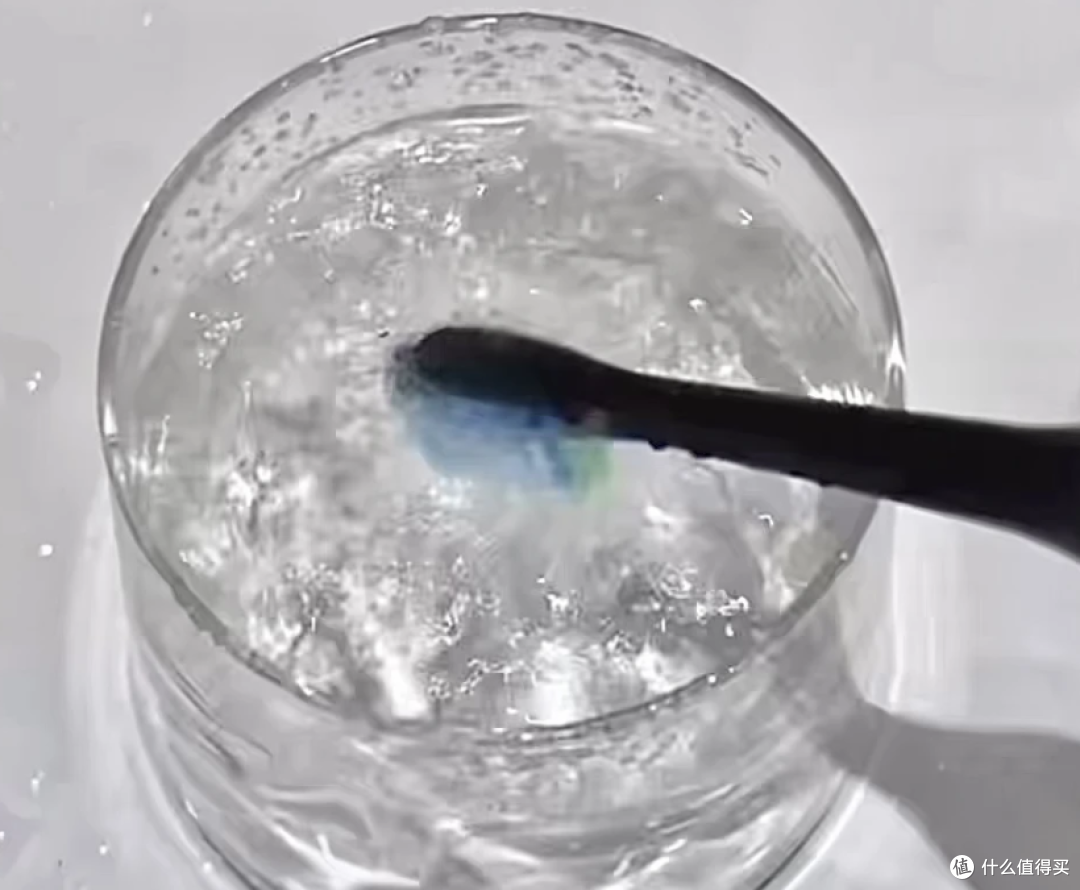长期使用电动牙刷会导致牙釉质变薄、牙龈萎缩出血?口腔护理误区