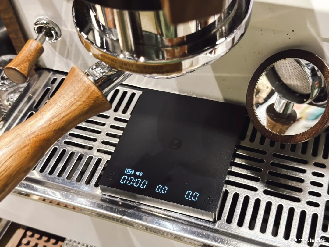 2000+的Acaia Lunar电子秤跳刻度，自己动手换个电池就能解决