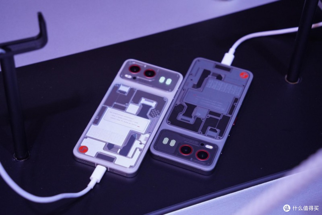 STEPX Neo碳黑与硅银真机背部实拍