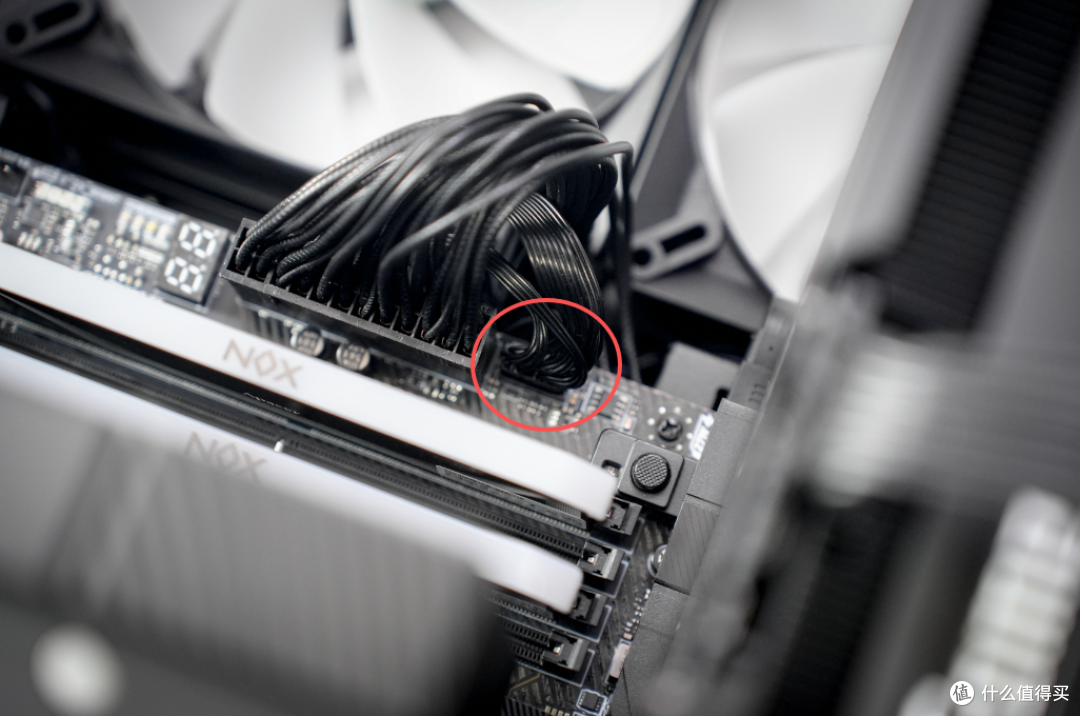 针对X3D带数显的双塔风冷!微星MPG COREFROZR AP15装机实测