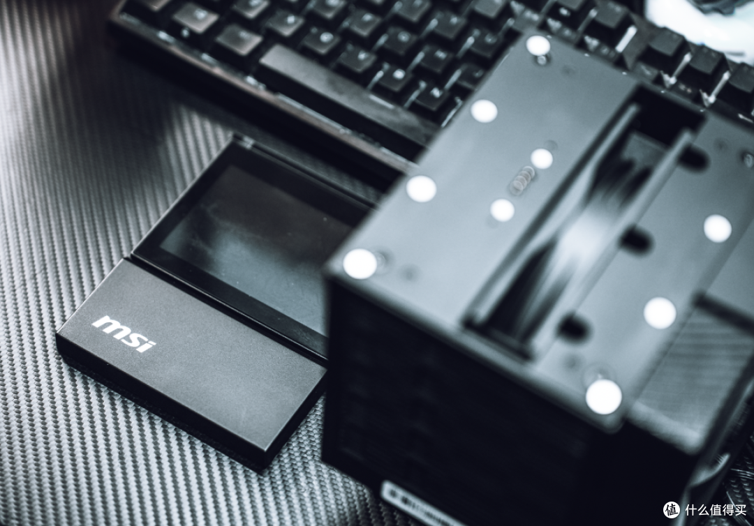 针对X3D带数显的双塔风冷!微星MPG COREFROZR AP15装机实测