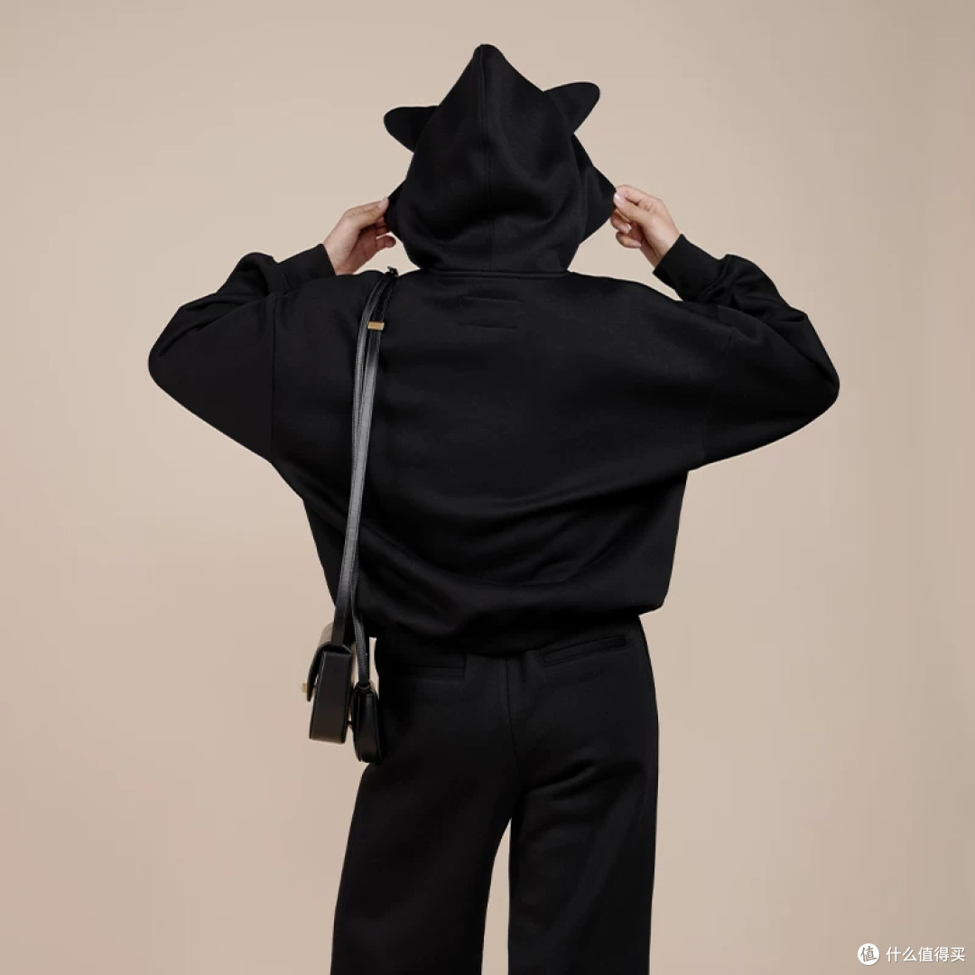 ## 软萌暴击！J For Judy 万物皆有表情宠物耳朵空气层卫衣