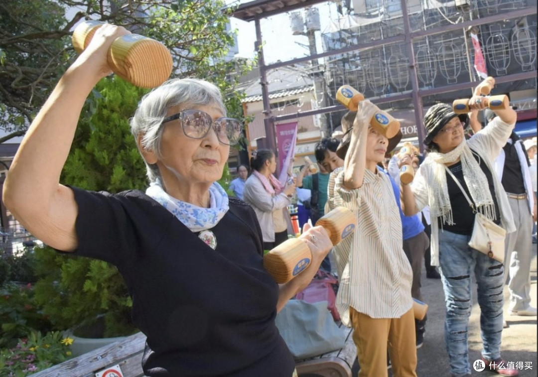 日本百岁老人数量破10万,女性占了88%,为何长寿的人多为女性?
