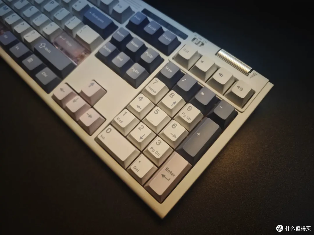首席玩家Neo108V2:平衡工作、与娱乐,既是键盘,也是生活的哲学