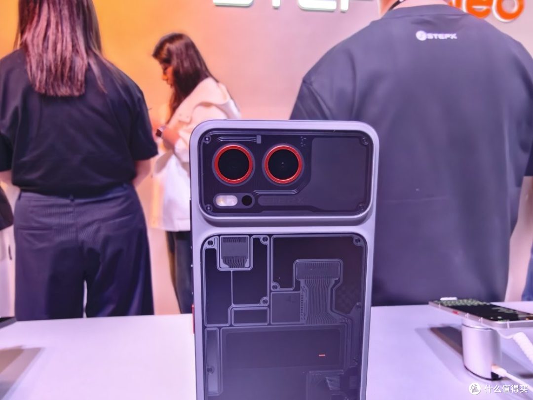 STEPX Neo背板设计（图源：快科技）