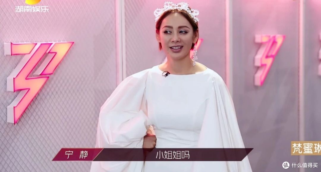 影后一个月刷200部短剧:宁静一句话,撕开AI漫剧的真面目